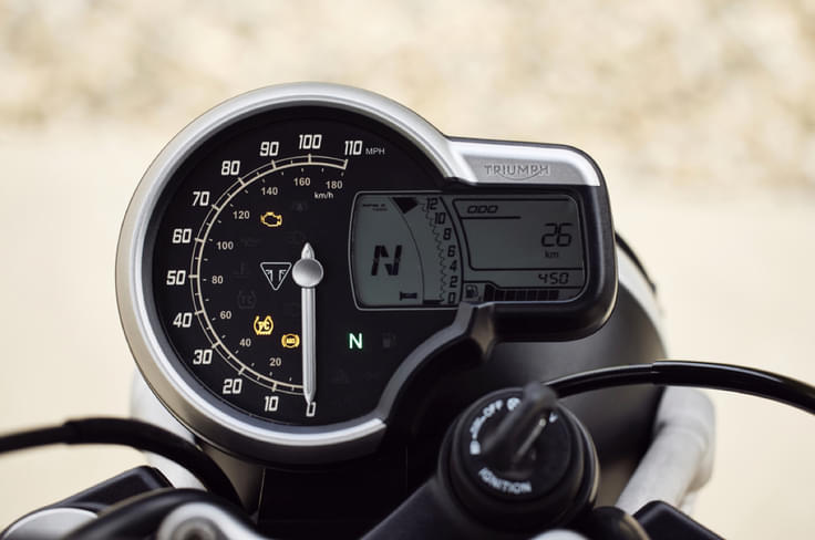 The digi-analogue dash on the new Triumph 400s features a large speedometer and a digital tachometer. The digi-analogue dash on the new Triumph 400s features a large speedometer and a digital tachometer.